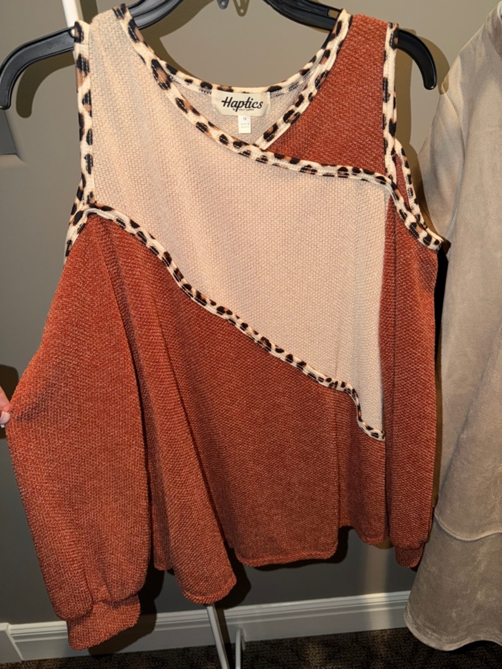 Haptics Women's Rust and Cream Leopard-Trim Cold Shoulder Sweater Top